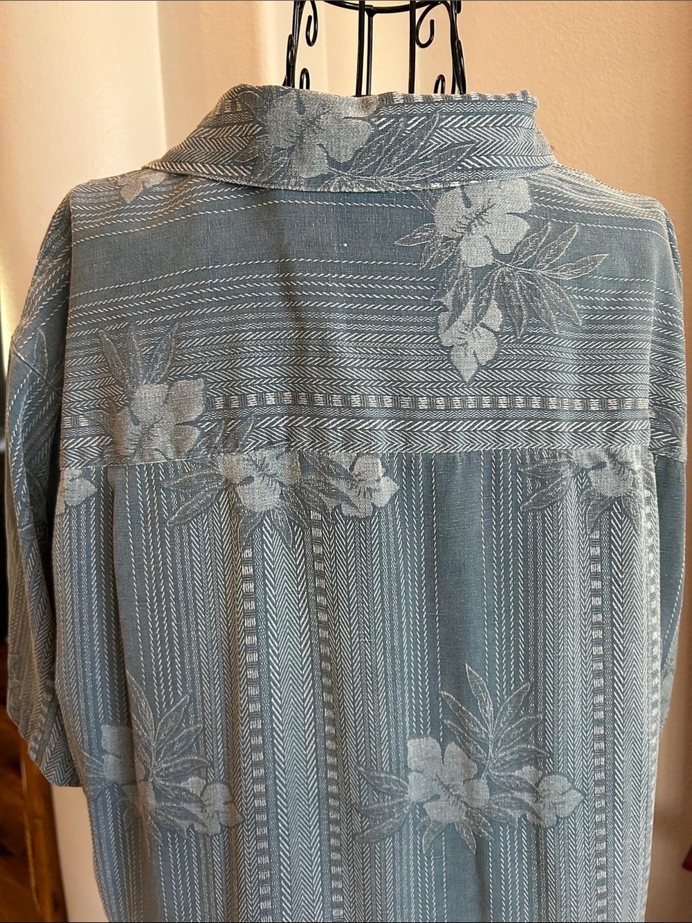 Men's Casual Short-Sleeve Button-Down Shirt in Slate Blue Floral - Picture 8 of 10